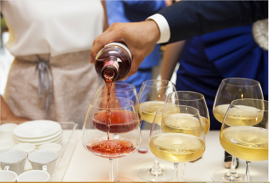 Qualities of a Good Food and Beverage Service Staff